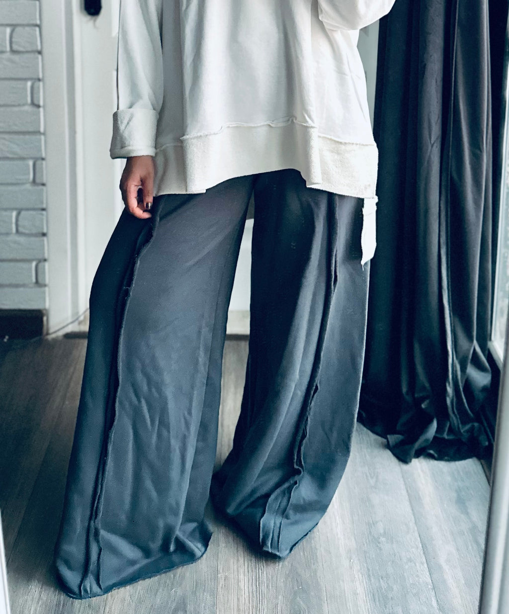 Melton Front Cut Pants in Gray