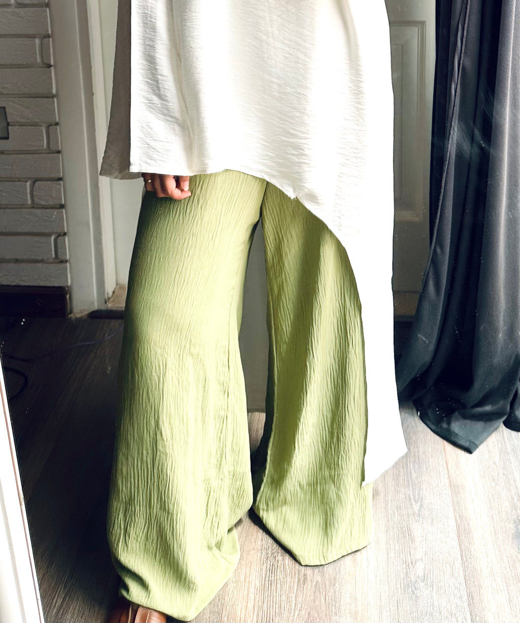 Signature Wide Leg Pants In Pistachio