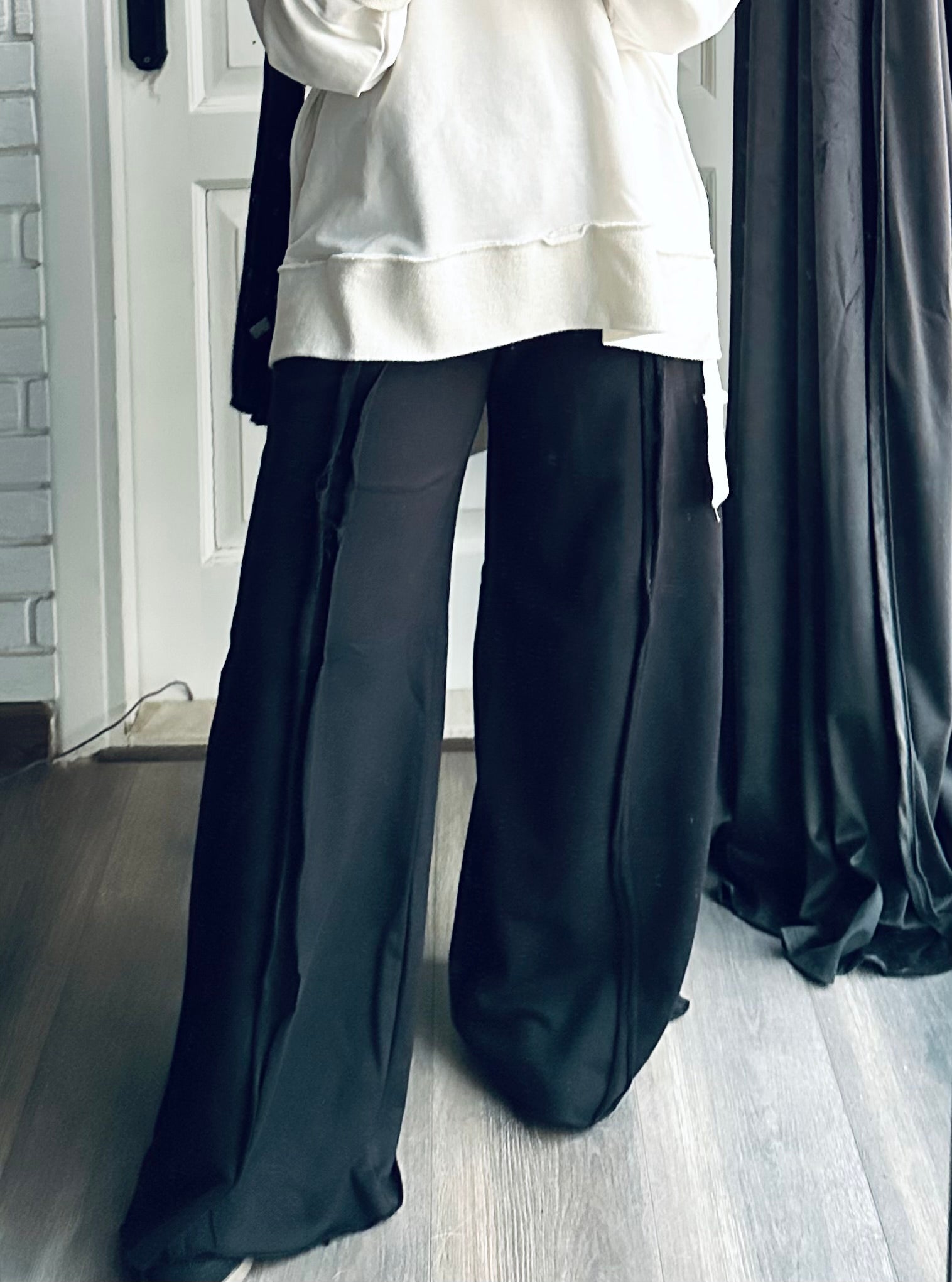 Melton Front Cut Pants in Black