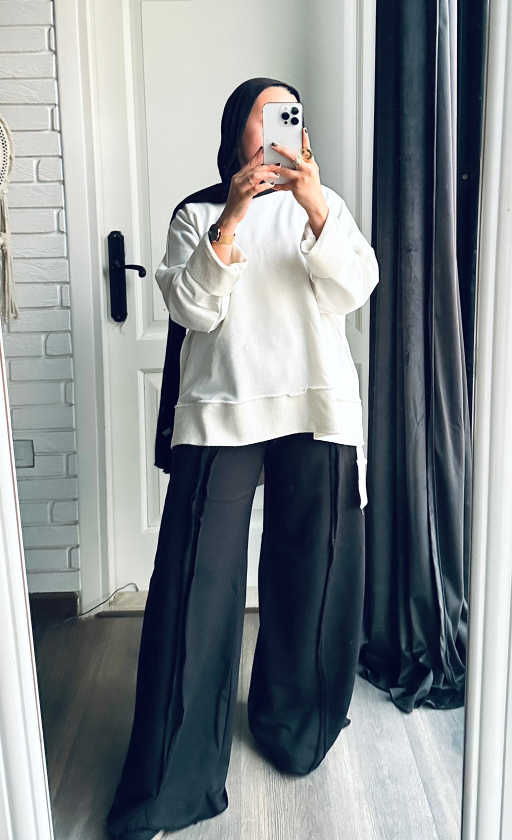 The Reversed Sweatshirt in White