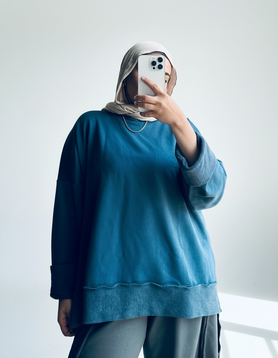 The Reversed Sweatshirt in Teal