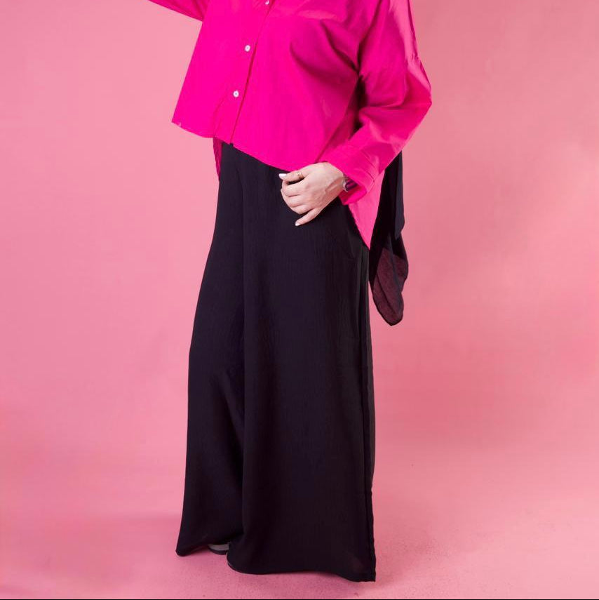 Signature Wide Leg Pants In Black